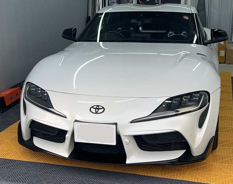 Toyota GR Supra 施工前 純正ホワイト フロント スタジオ内 KO-GLOSS STUDIO 木更津